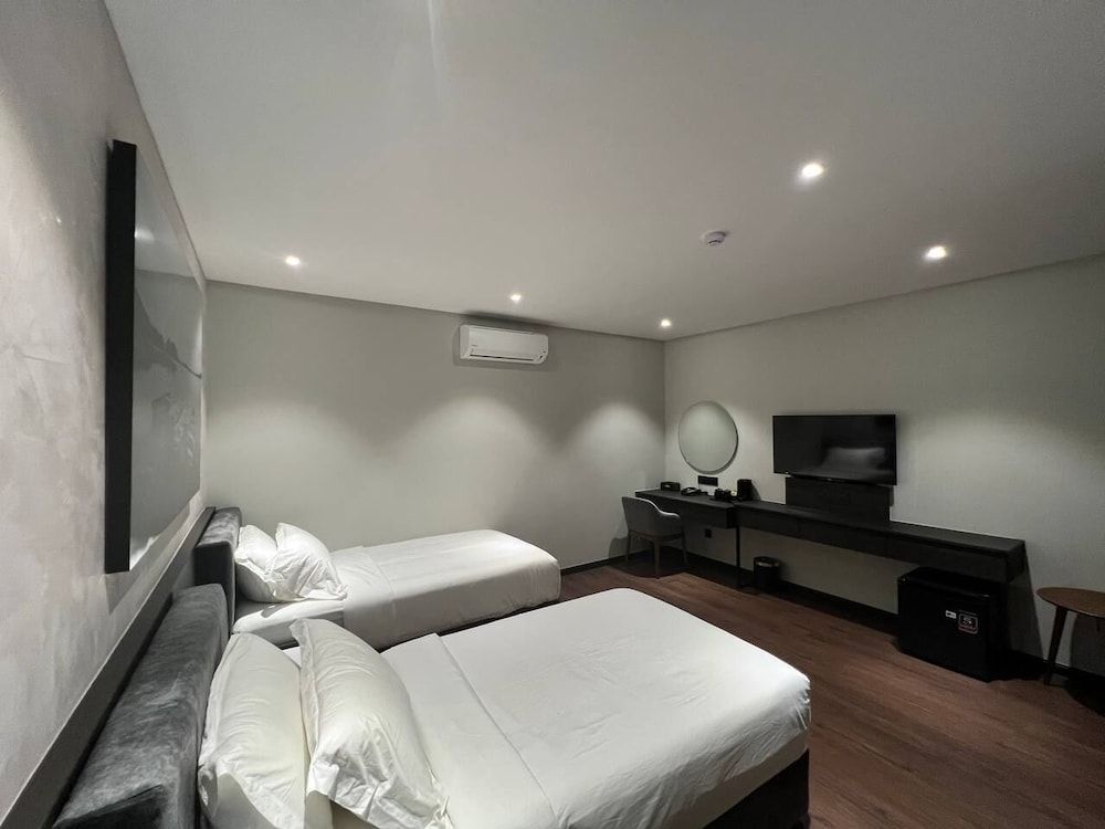 All In Hotel Deluxe Twin Room without window