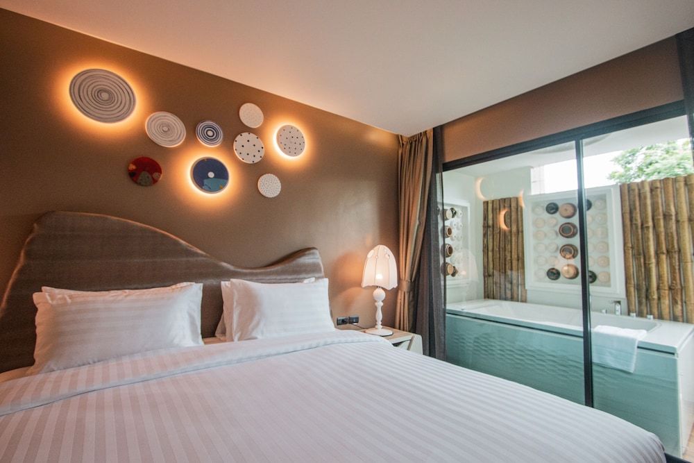 Rachabhura Hotel Superior Double Room with Jacuzzi 5