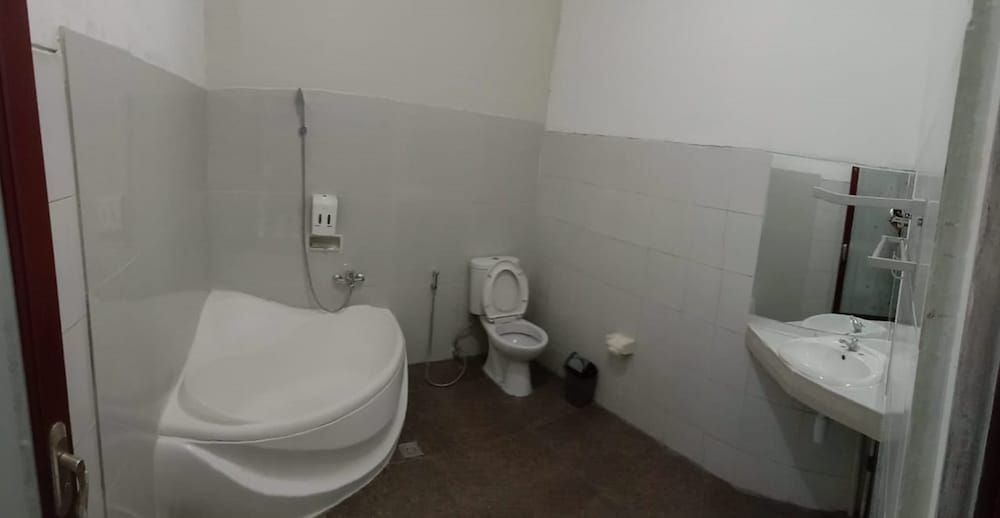 Dya Hotel Boyolali Family Room 4