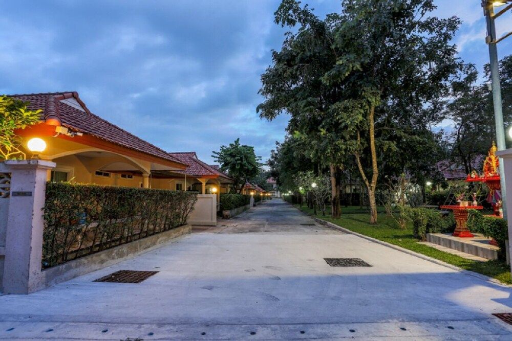 undefined Lovely House Near Chalong Pier With Access to Large Swimming Pool Shop Centre 9