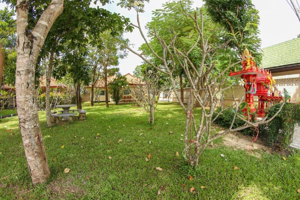 undefined Lovely House Near Chalong Pier With Access to Large Swimming Pool Shop Centre 5