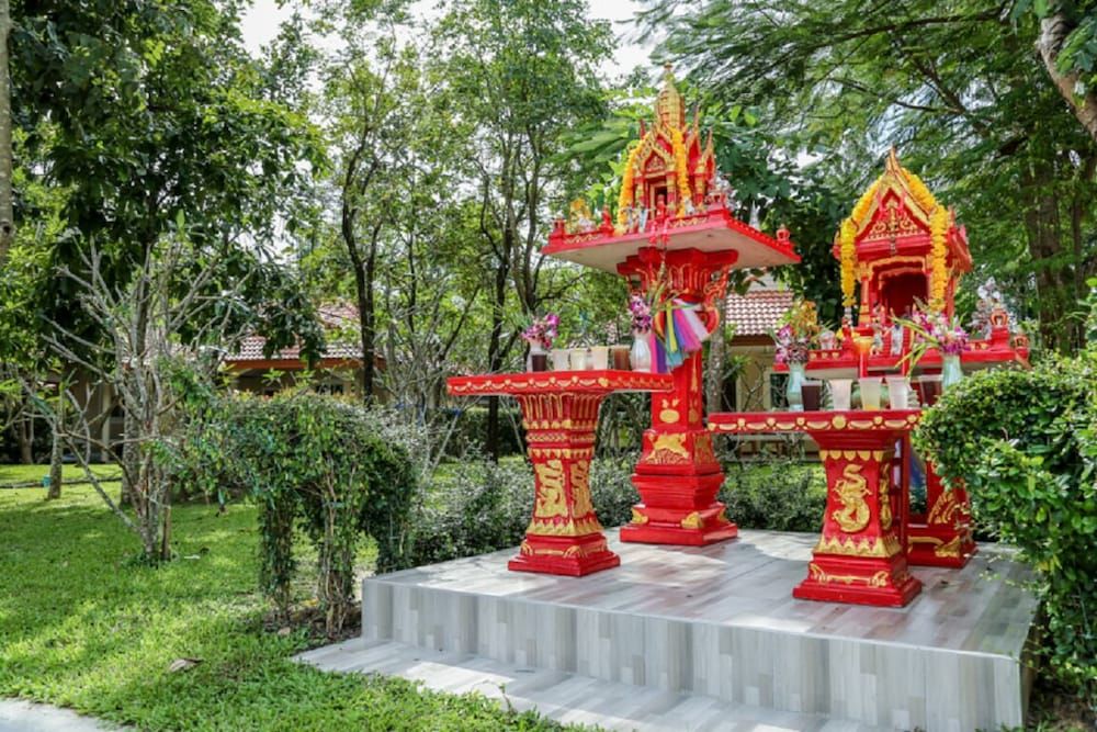 undefined Lovely House Near Chalong Pier With Access to Large Swimming Pool Shop Centre 4