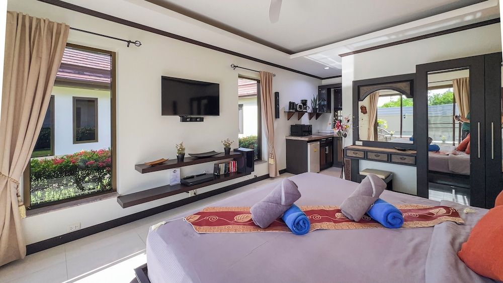 Garden bungalows 4br with private pool Deluxe Bungalow 7