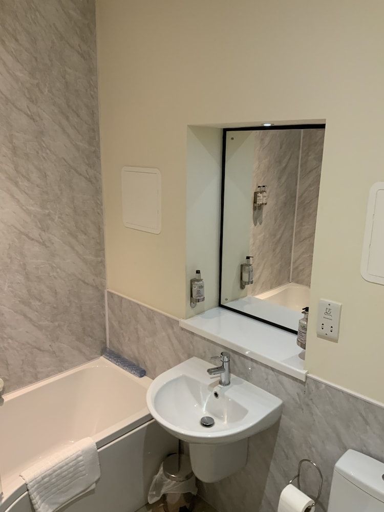 The Hedges Hotel Triple Room 10