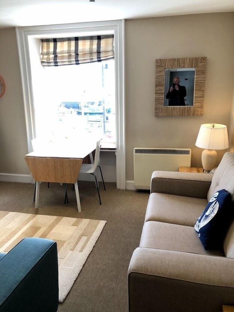 Apartment (Sadpiper)