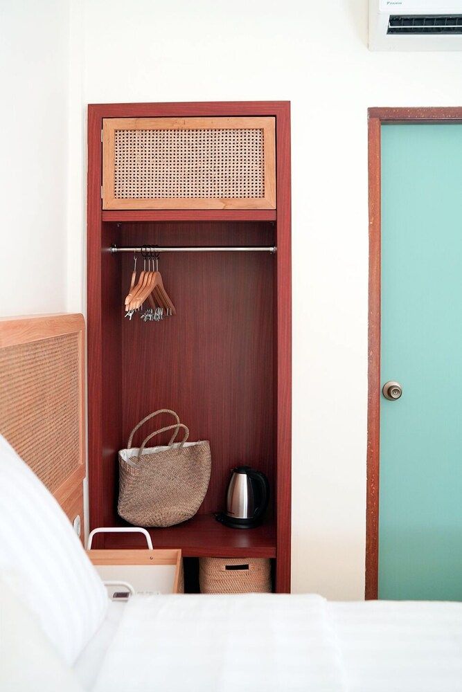 Roots Hotel Senggigi Superior Double Room 10