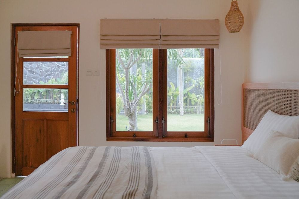 Roots Hotel Senggigi Superior Double Room 12