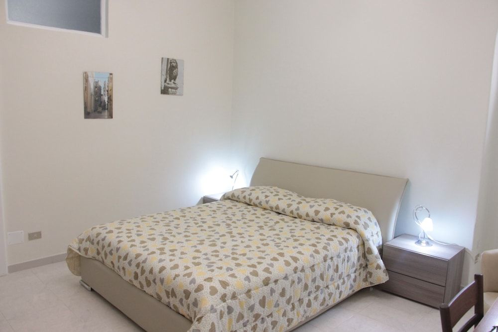 Deluxe Room, 1 Queen Bed with Sofa bed, Non Smoking, City View