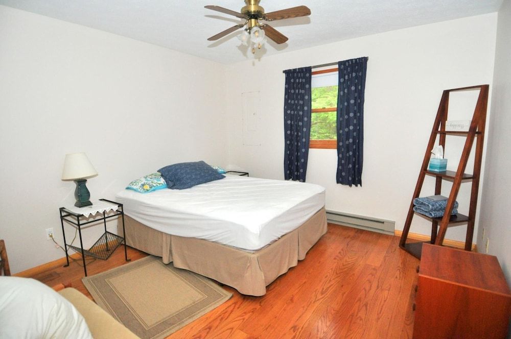 House, Multiple Beds (Rosies Creekside Retreat - 3 BR Escap)