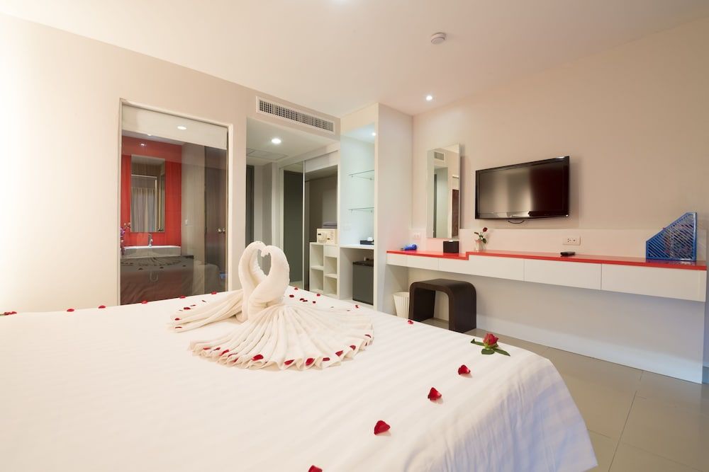 undefined Alfresco Phuket Hotel 8