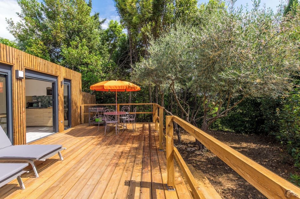 Casa Dina Superior Suite (Celadon) 8