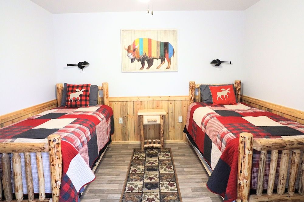 Basic Double or Twin Room, Multiple Beds (NO PRIVATE BATHROOM)