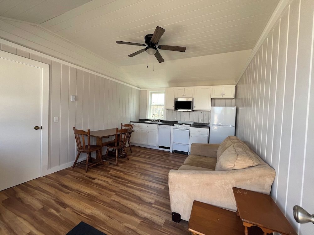 Spinneys Guesthouse & Beach Cottages Family Cottage, Multiple Beds, Kitchen 8