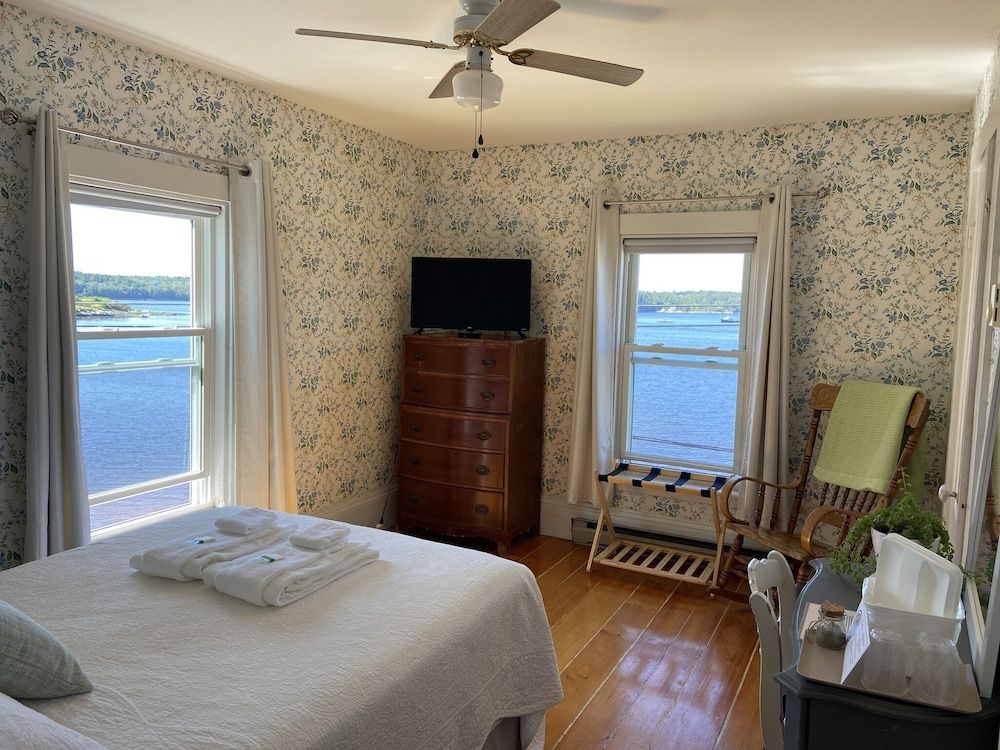 Traditional Room, 1 Queen Bed, Bay View, Beachside