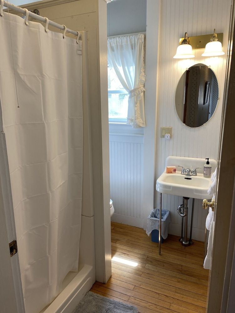 Spinneys Guesthouse & Beach Cottages Classic Suite, 1 King Bed, Kitchen 3