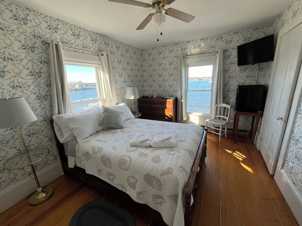 Spinneys Guesthouse & Beach Cottages