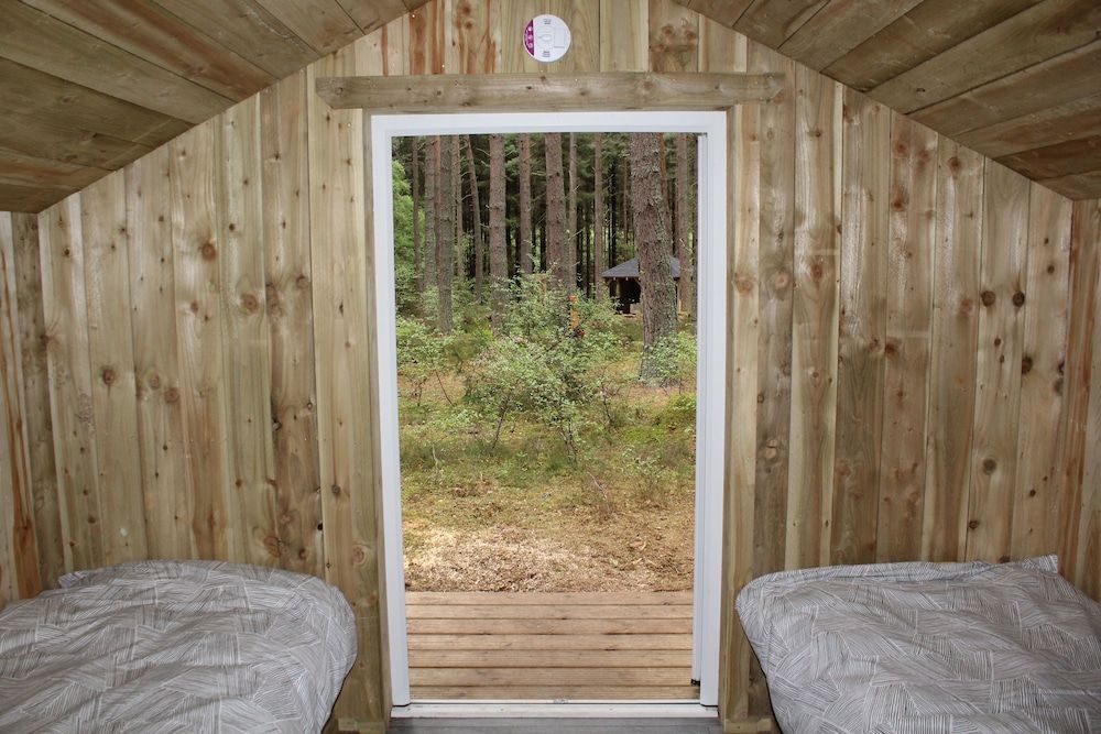 Cabin (Birch - shared shower access)