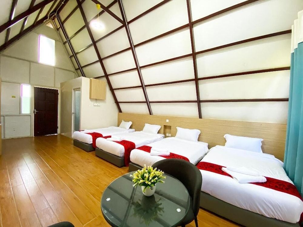 Dreamland Beach Holiday Executive Chalet 2