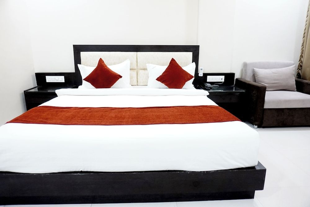 The Aanandam Hotel Resort Deluxe Room 3