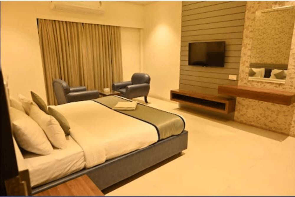 Hotel Mayur Suite Room 8