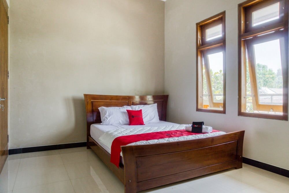 Deluxe Room (RedDoorz)