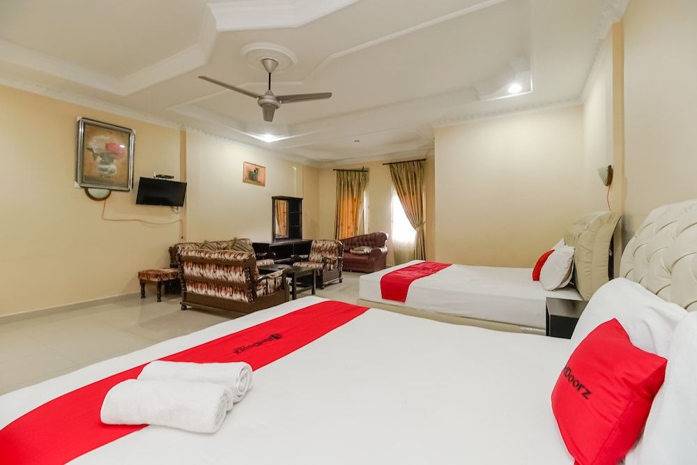 Family Room (RedDoorz)