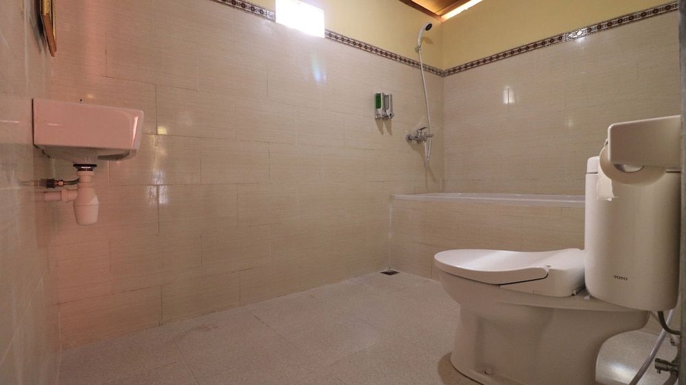 Sukawati Inn Deluxe Double Room, Garden View 12