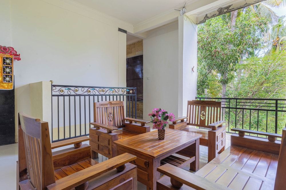 Sukawati Inn Deluxe Double Room, Garden View 9