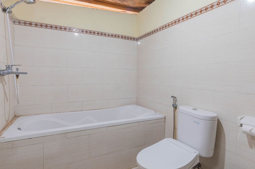 Sukawati Inn Deluxe Double Room, Garden View 13