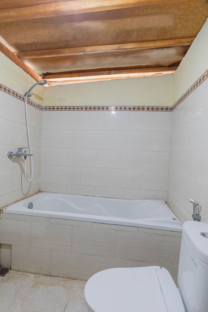 Sukawati Inn Deluxe Double Room, Garden View 14