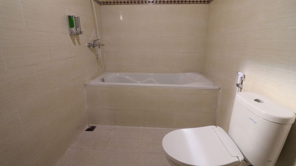 Sukawati Inn Deluxe Double Room, Garden View 16