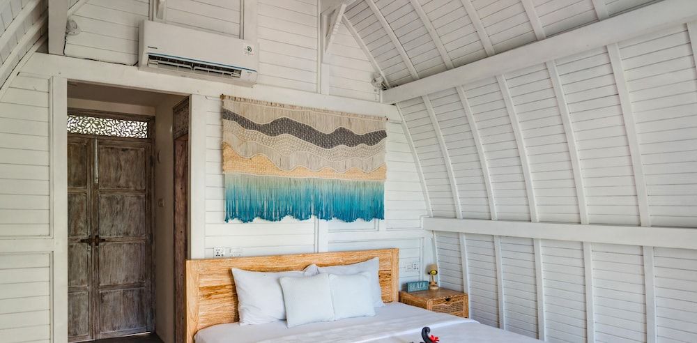 Mambo Beach Resort Deluxe Room Beachfront with Balcony