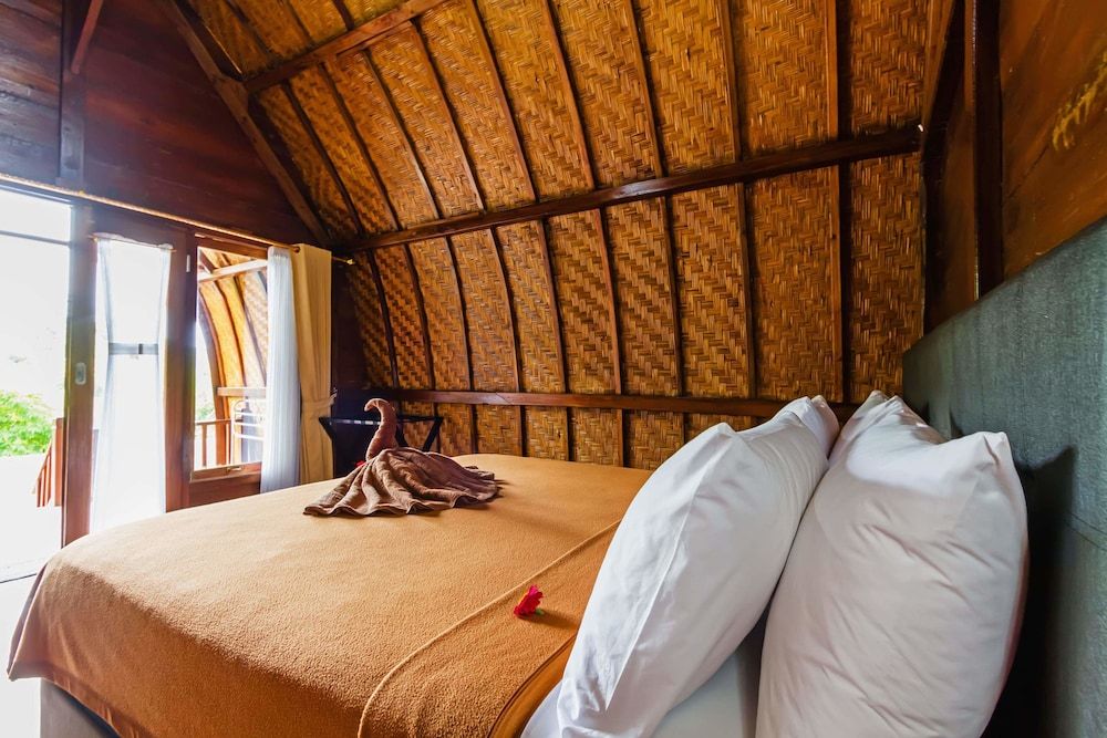 Butterfly Bungalows Standard Double Room, 1 Queen Bed, Private Bathroom, Hill View