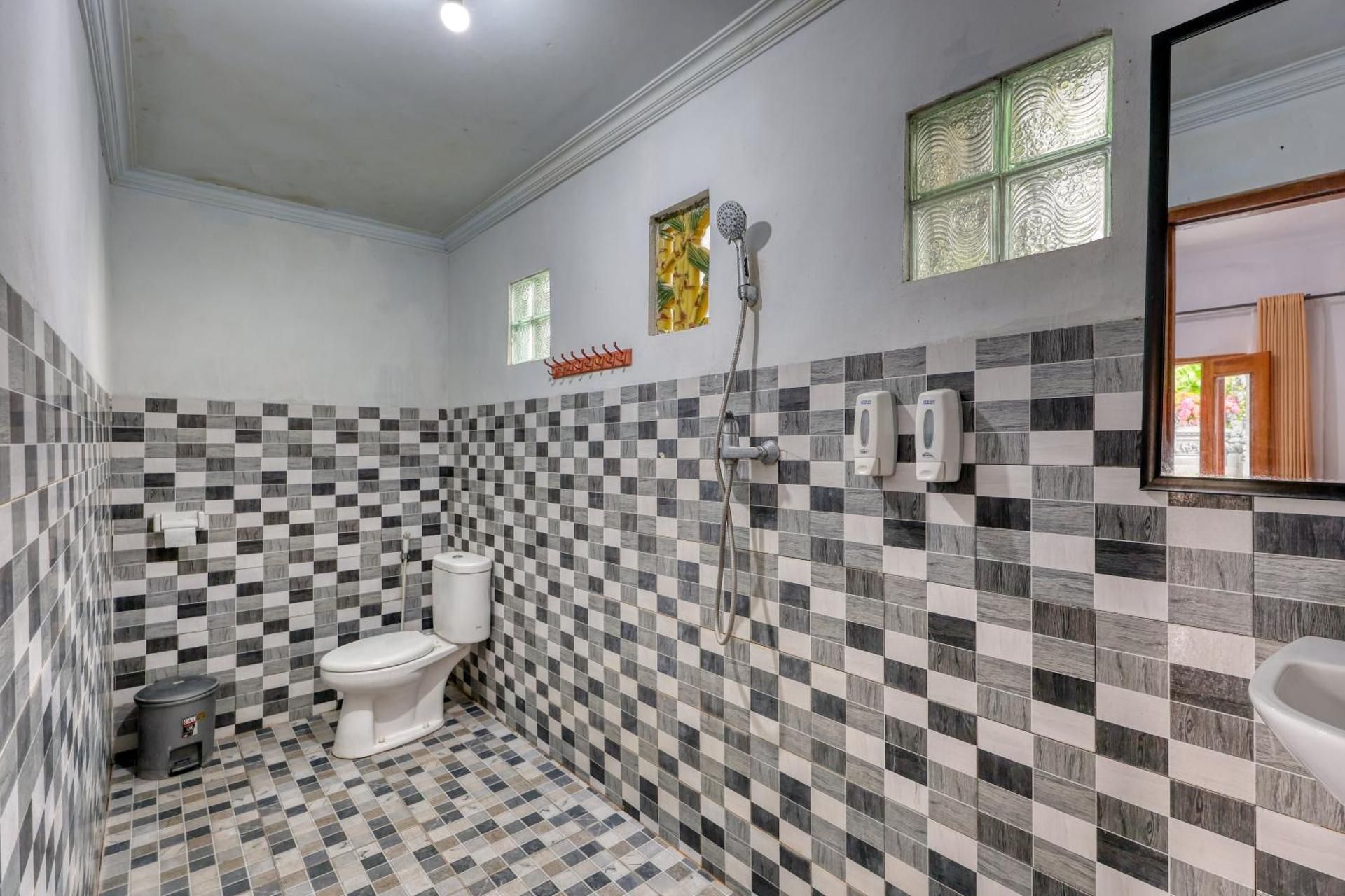 Kira Cottages Standard Twin Room 6