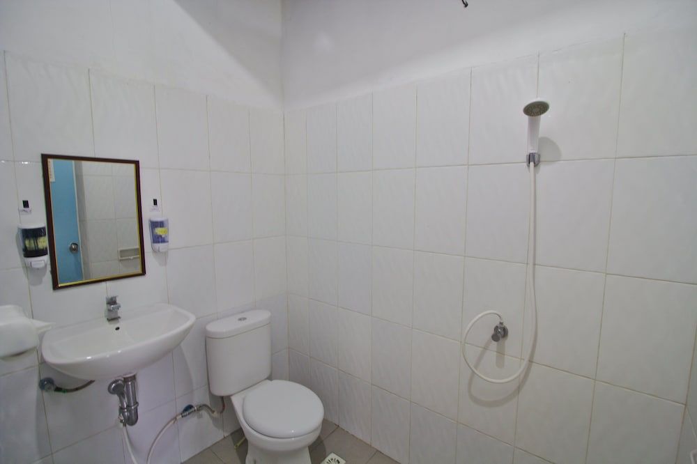 Kira Cottages Basic Double Room 5