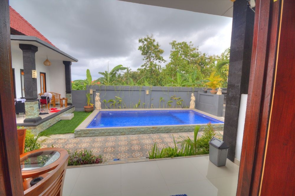 Ary's Guest House Standard Double Room, 1 Queen Bed, Pool View 5