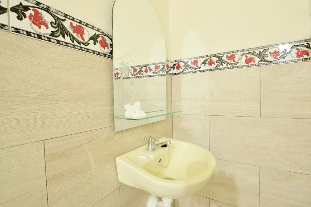 Kubu Artha Bungalow Nusa Penida Deluxe Double or Twin Room 12