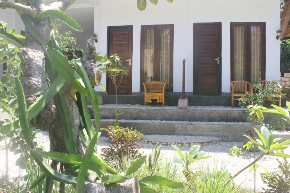 undefined Villa Green House 6