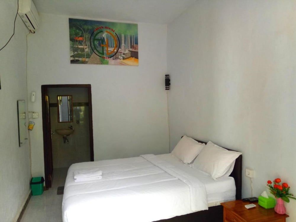 undefined Villa Green House 2