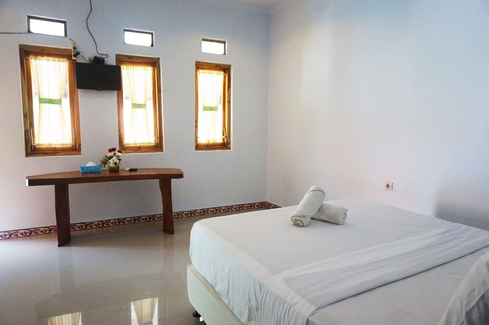 Lazia Corner Hills Deluxe Room 6