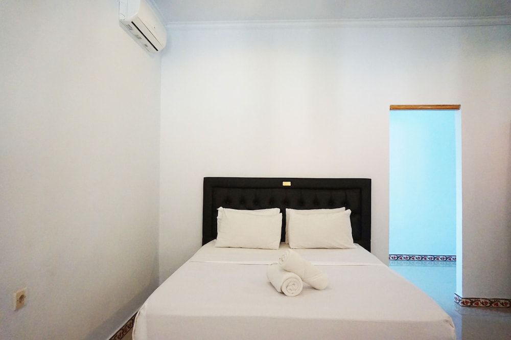 Lazia Corner Hills Deluxe Room 5