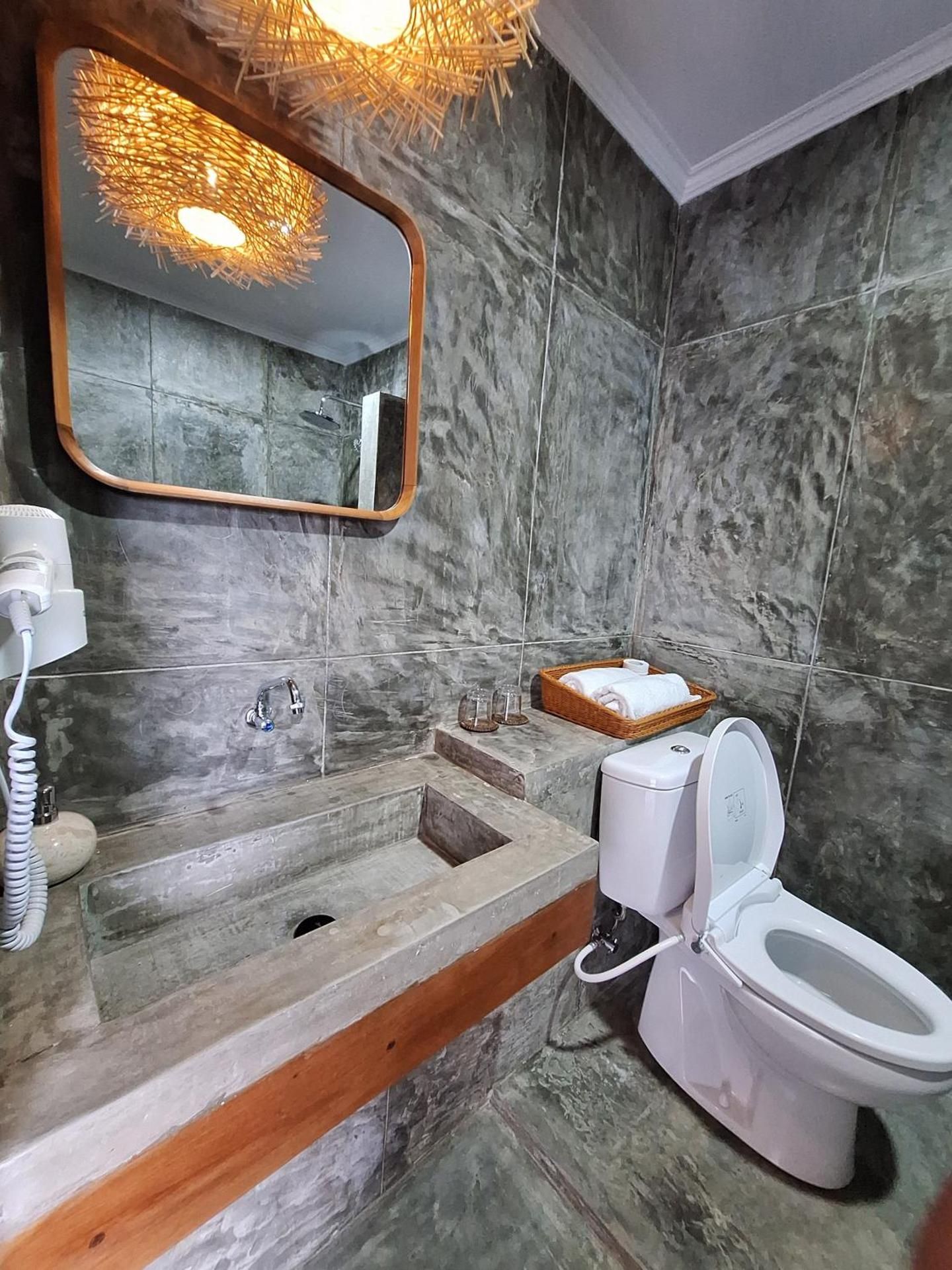 Nuansa Penida Hostel Deluxe Double Bed Room Balcony 3