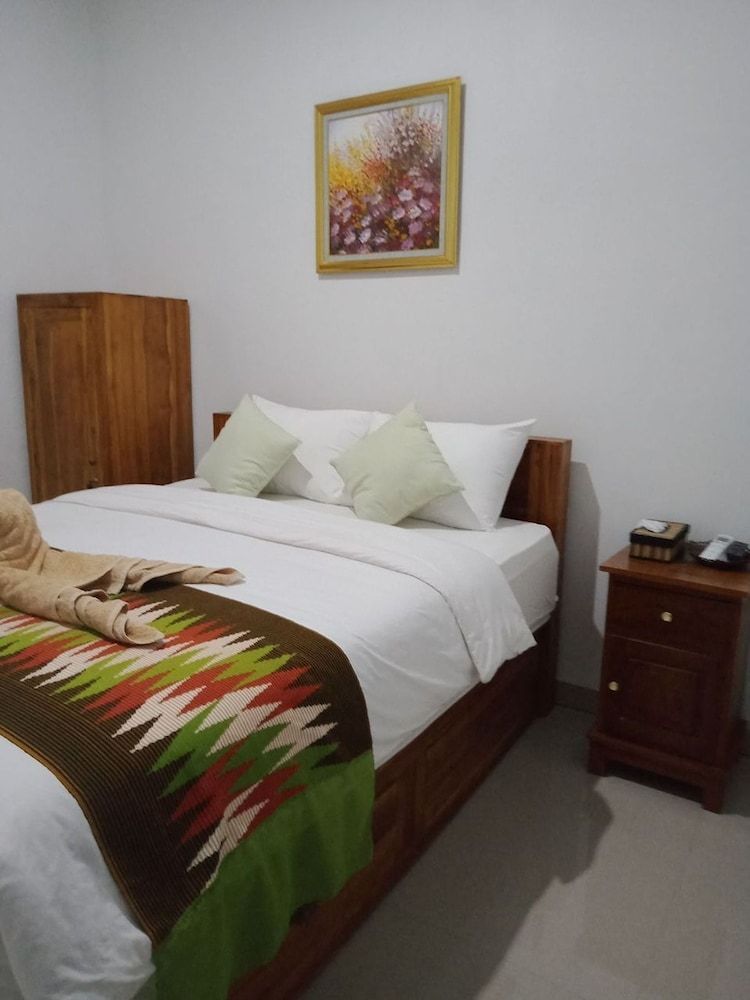 Gedhong Hostel Deluxe Double Room 4