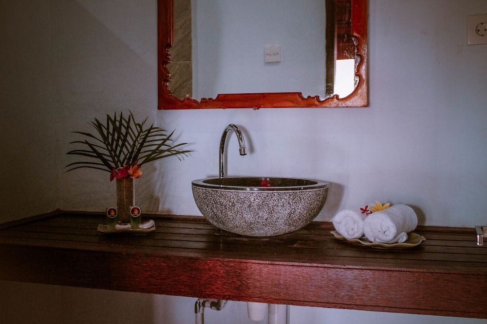 Boga Segara Villa and Resto Family Triple Room, 3 Bedrooms, Sea View, Beachside 9