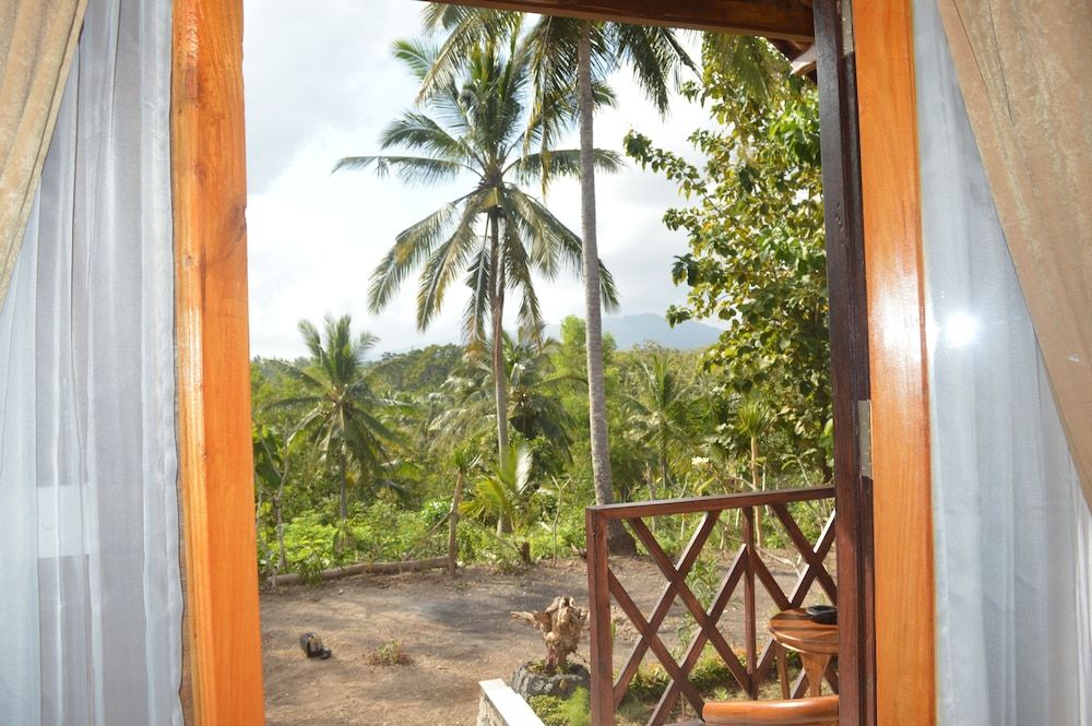 Penida Lapaya Garden Deluxe Double Room 5