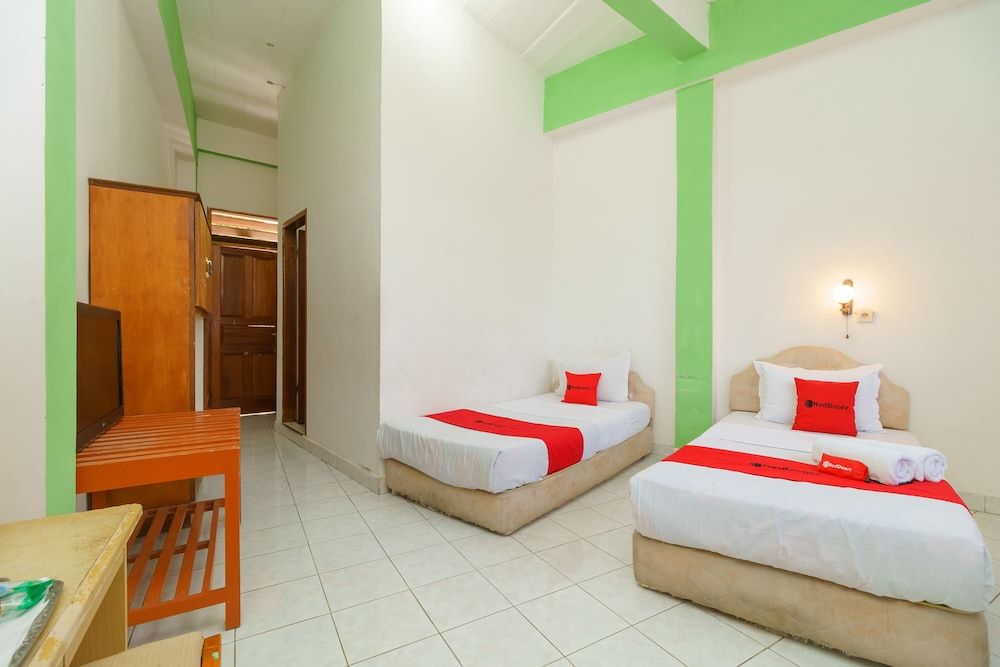 Twin Room (RedDoorz)