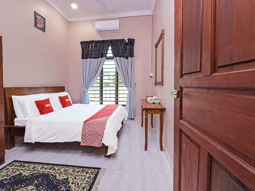 Room, 3 Bedrooms