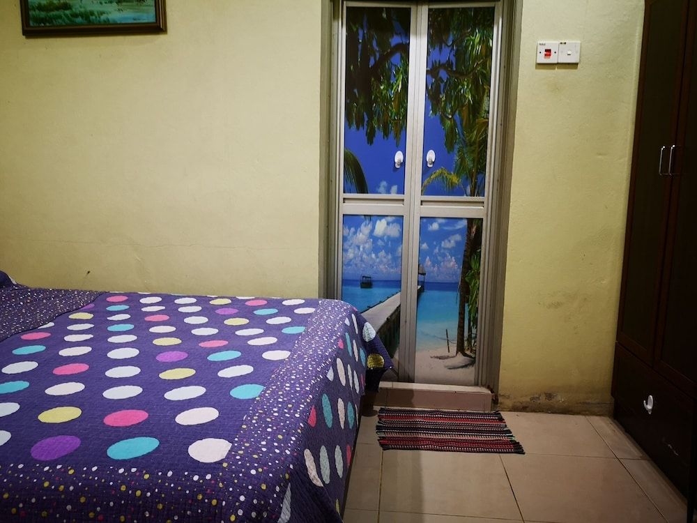 Room, 3 Bedrooms