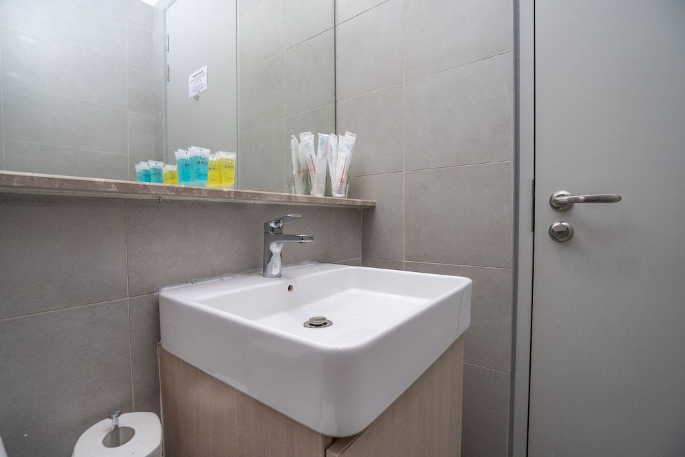 OYO Home 89725 Beautiful 3br Grand Medini Classic Room 19