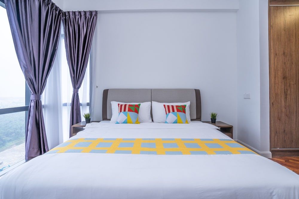 OYO Home 89725 Beautiful 3br Grand Medini Classic Room 2